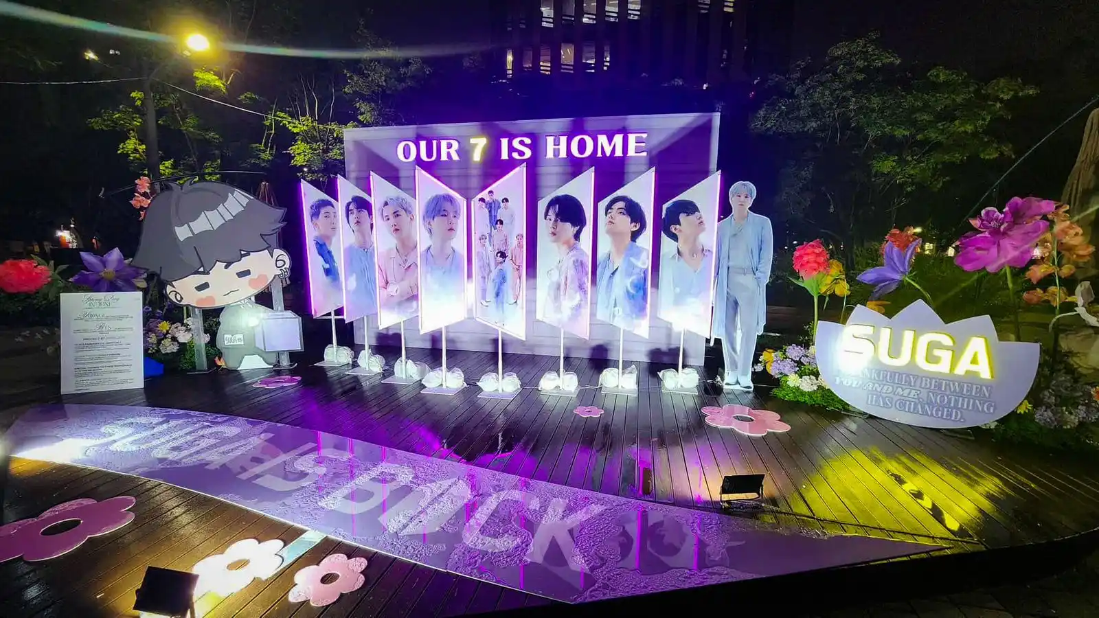 Image from 𝐁𝐓𝐒 𝐇𝐄𝐀𝐕𝐄𝐍 🧸🧺 - 𝐍𝐄𝐖𝐒: *[🧺] YOONGI IS BACK 😭💜*   Ao redor da hybe já estão algumas celebra...