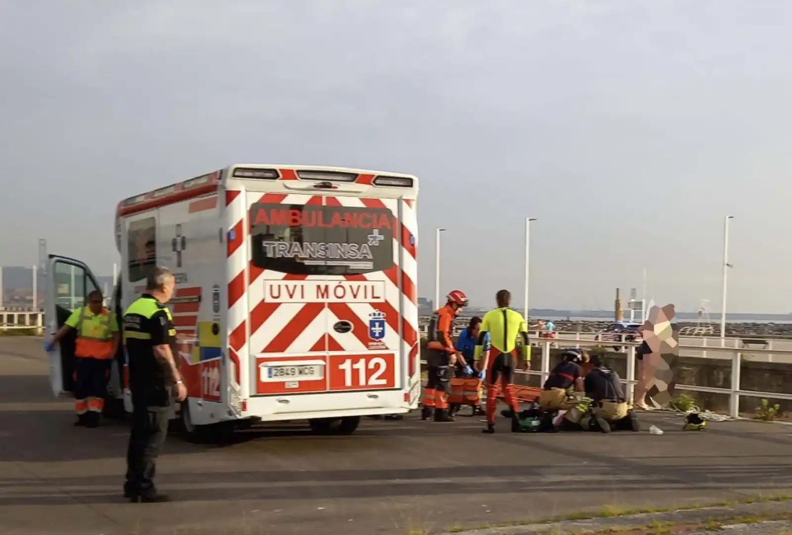 Image from EL COMERCIO: 🔴 *Aparece flotando un cadáver junto al Acuario de Gijón.* Se trata d...