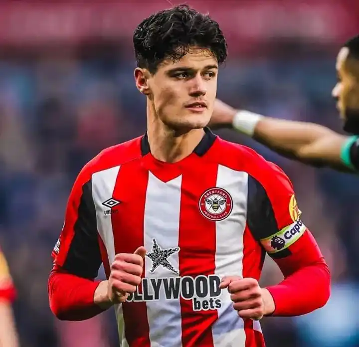 Image from SOCCER WORLD REVIEW: *🚨|🔱 BREAKING:* *Arsenal dikabarkan mengincar Christian Nørgaard (...