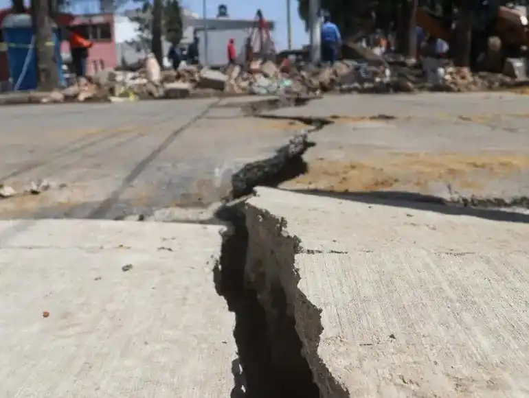 Image from PotosíNoticias: 🏗️⚠️ Constructora sabía de la falla geológica y aun así construyó viv...