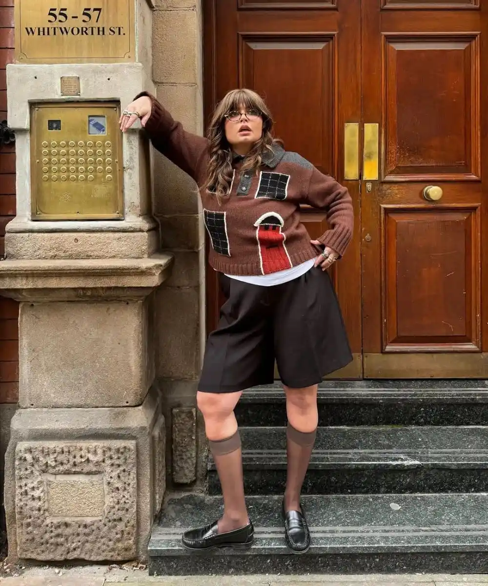 Image from STEAL THE LOOK: E a bermuda de alfaiataria em tom terroso é ótima para criar composiçõ...
