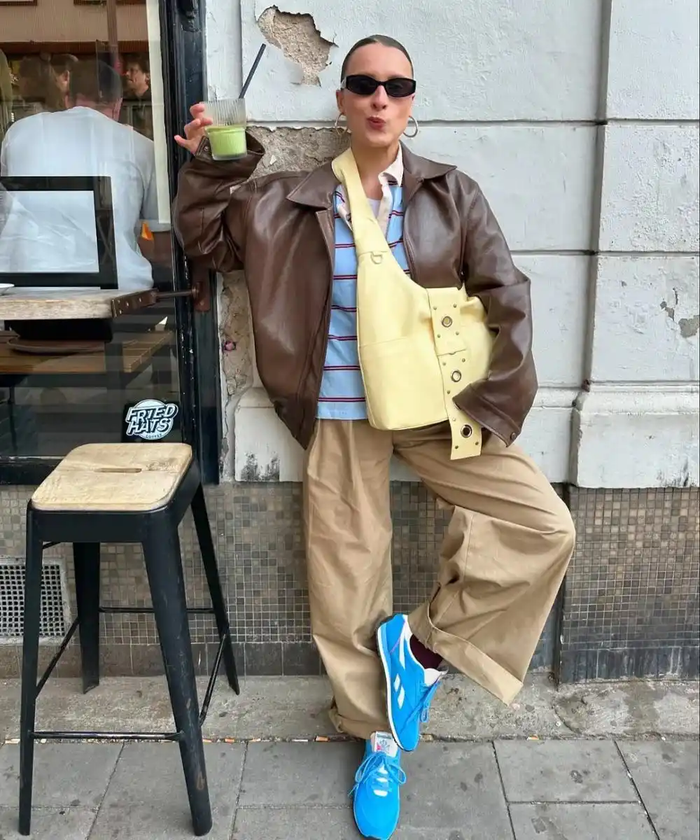 Image from STEAL THE LOOK: E a calça cargo bege é prática, estilosa e perfeita pra montar looks e...