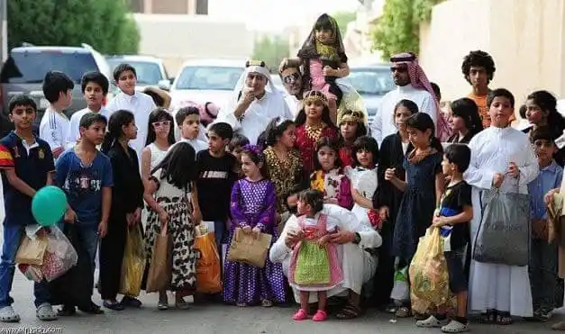 Image from ⚔️ قصص دهاة العرب والعجم ⚔️: " في العيد، أنت لست حراً في مشاعرك! أنت ملزم بالفرح والاحتفال والضحكا...