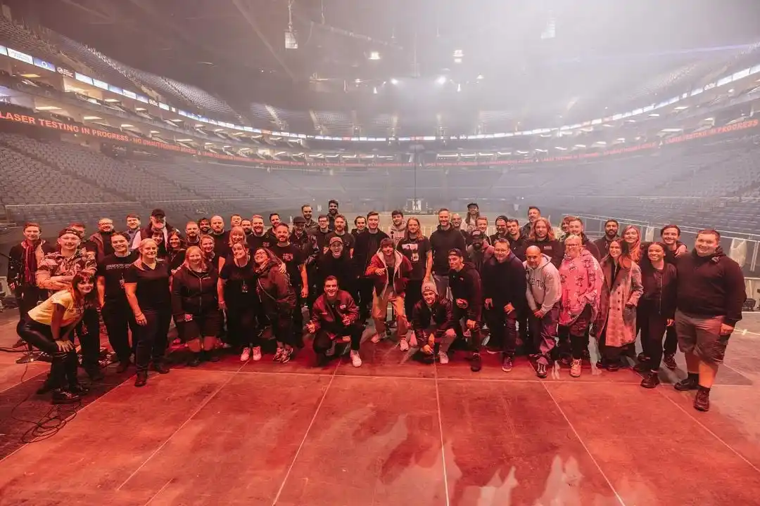 Image from UOL | Universo Louis Tomlinson: Gostaríamos de deixar aqui nossos sentimentos e enviar condolências à ...