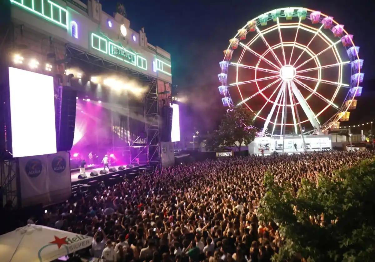 Image from EL COMERCIO: _Horarios de los bares en Gijón_ 🍻 *El Ayuntamiento ampliará los hora...