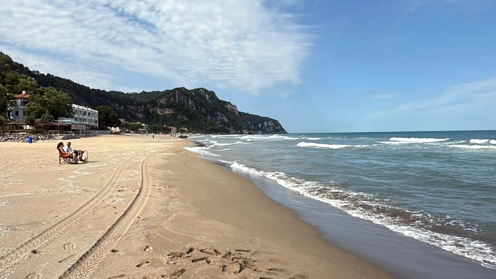 Image from Bartın.info: İnkumu’nda deniz mazot emici pedlerle temizlendi https://www.bartin.in...