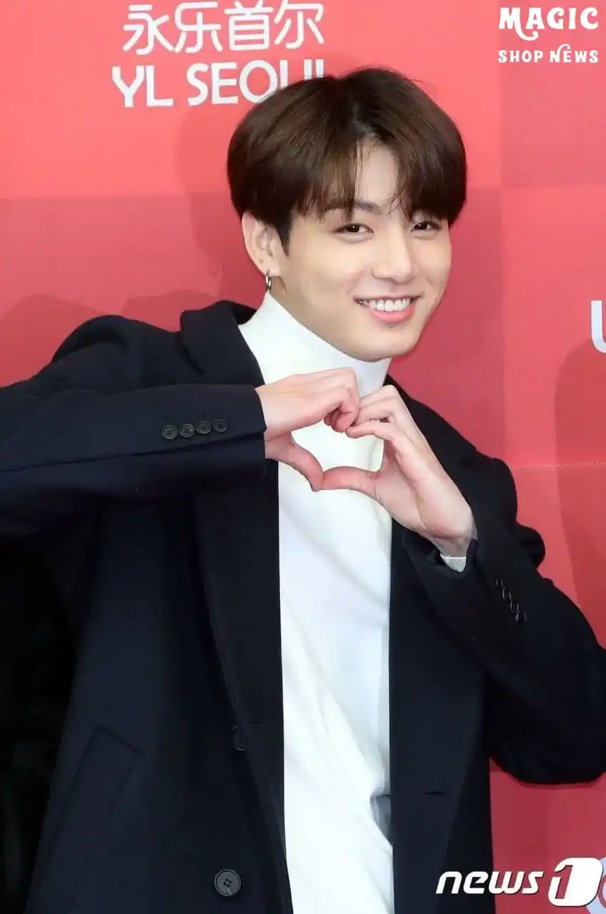 Image from Magic Shop News ⟭⟬⁷ 🪄💜 BTS: *📄 - JUNGKOOK: 20 CONQUISTAS DURANTE O SERVIÇO MILITAR!* A revista a...