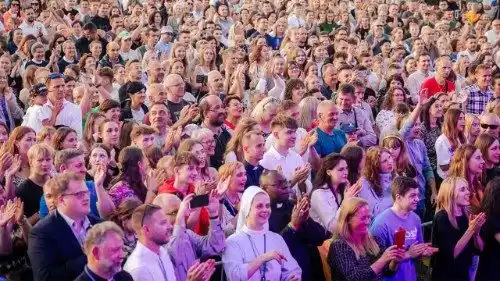 Image from Vatican News PL: *Koncert w Rzeszowie z błogosławieństwem Papieża Leona XIV*   W Uroczy...