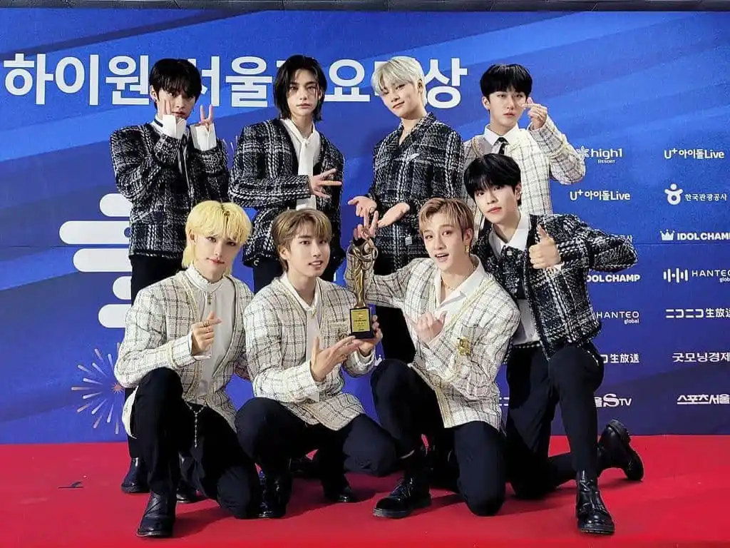 Image from STRAY KIDS - BREAKING NEWS ✨🌿: [🏆| ꜱᴋᴢ ʙʀᴇᴀᴋɪɴɢ ɴᴇᴡꜱ]   *Stray Kids, ganó el "BONSANG" en los 34° ed...