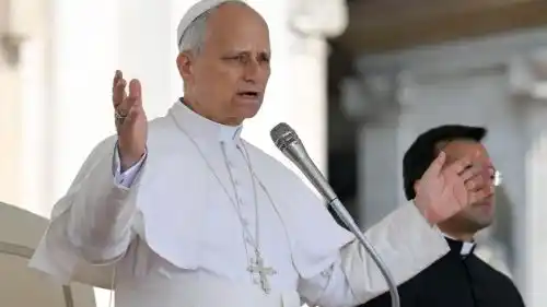 Image from Vatican News PL: *Leon XIV apeluje o pokój i przytacza słowa Piusa XII, z przedednia II...