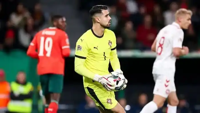Image from SOCCER WORLD REVIEW: 🚨|🔱 *Manchester United dikabarkan mengincar kiper Porto Diogo Costa ...