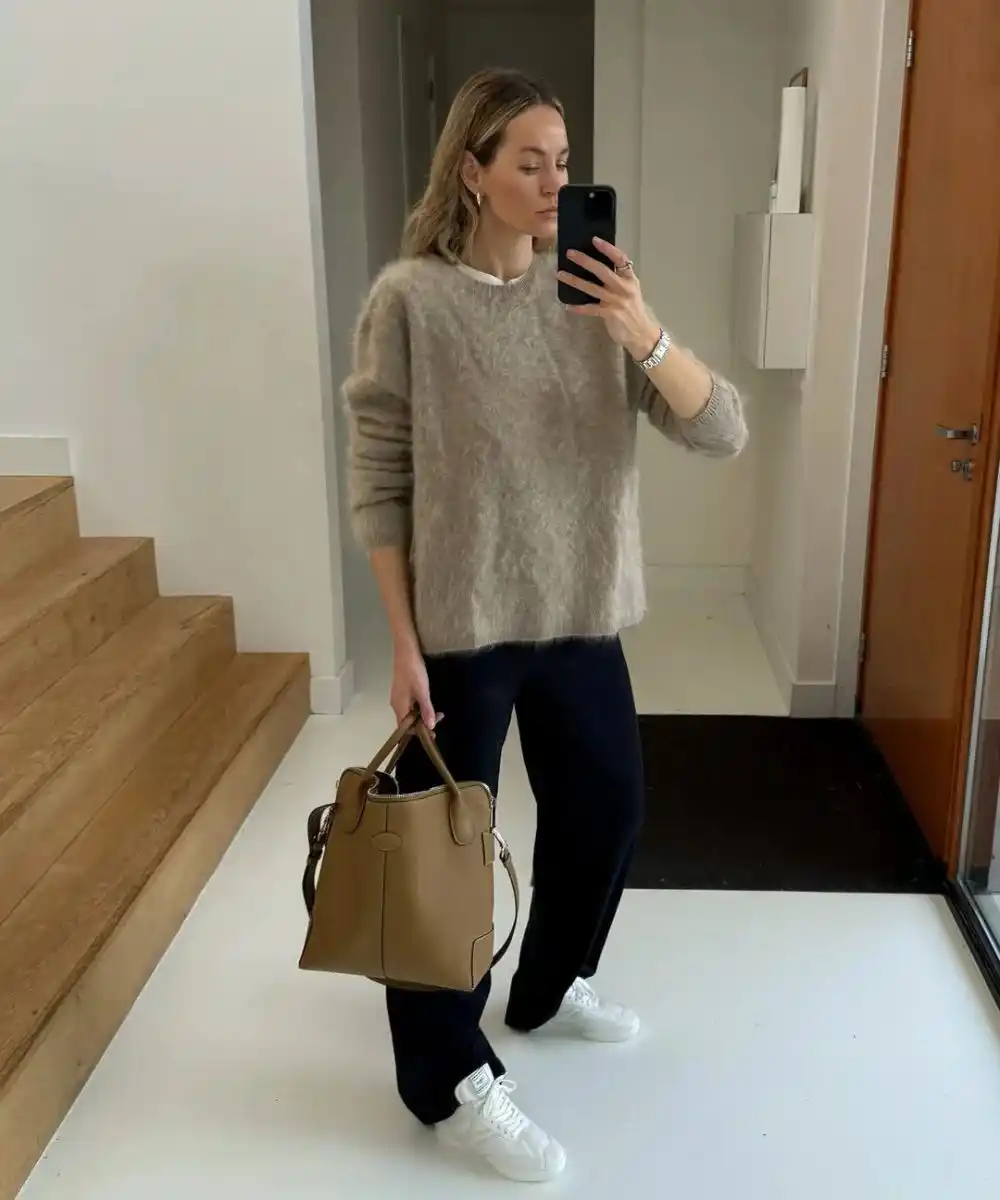 Image from STEAL THE LOOK: O pulôver em tricô texturizado traz volume e detalhe ao look, elevando...