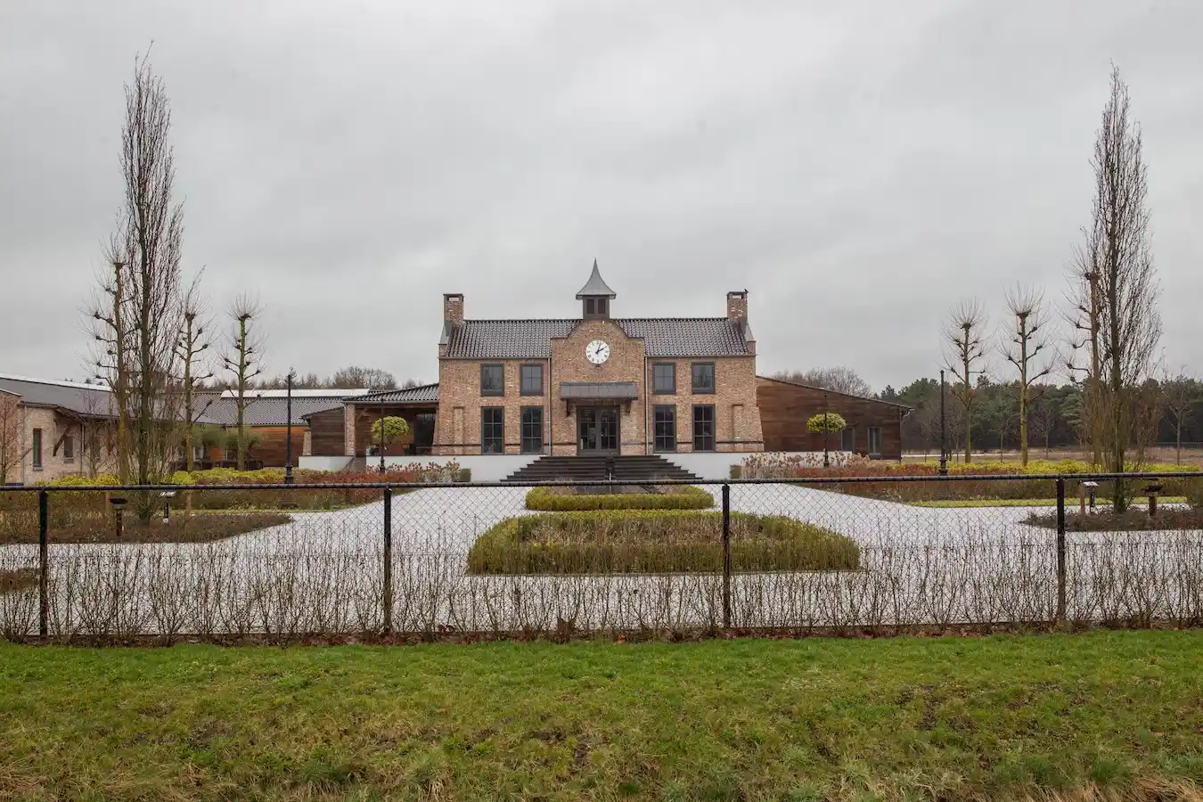 Image from Crime in Brabant: *Paardenhandelaar Javier S. naar Madrid na verkoop stallen: ‘Ik leef n...
