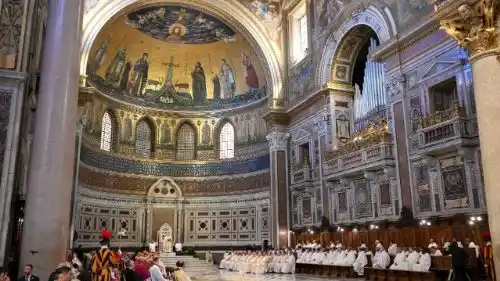 Image from Vatican News PL: *Papież do trynitarzy i franciszkanów konwentualnych: prymat chwały Bo...