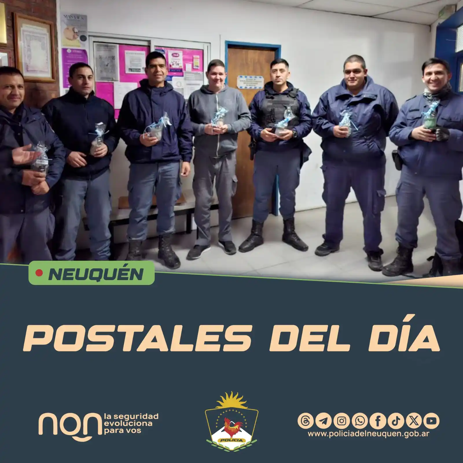 Image from POLICÍA DEL NEUQUÉN OFICIAL ✅: 📸𝗣𝗢𝗦𝗧𝗔𝗟𝗘𝗦 𝗗𝗘𝗟 𝗗𝗜́𝗔 📸 En el marco de los homenajes por...