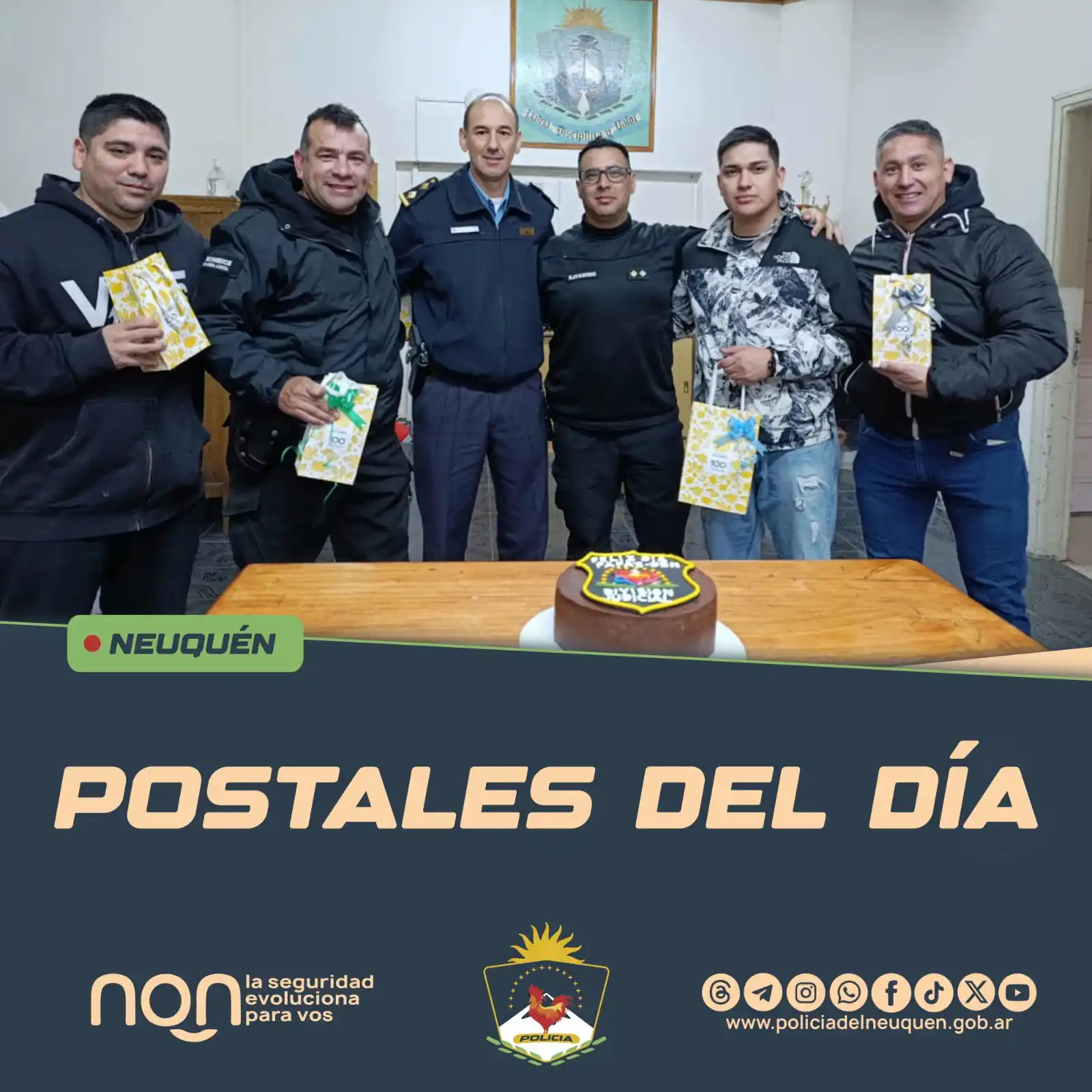 Image from POLICÍA DEL NEUQUÉN OFICIAL ✅: 📸𝗣𝗢𝗦𝗧𝗔𝗟𝗘𝗦 𝗗𝗘𝗟 𝗗𝗜́𝗔📸 En el marco de los homenajes por ...