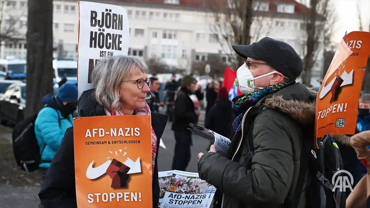 Image from Anadolu English: 📌 2.6 million immigrants consider leaving Germany, says IAB ◾️ Lawye...