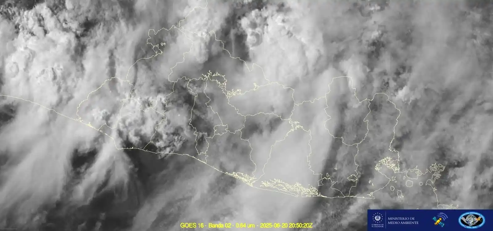 Image from Ministerio de Medio Ambiente El Salvador: Actualmente la imagen de satélite muestra cielo nublado en todo el ter...