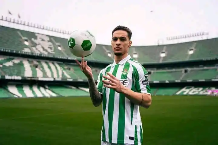 Image from PREMIER LEAGUE LIVE MATCHES & NEWS⚽: 🚨🚨 𝐁𝐑𝐄𝐀𝐊𝐈𝐍𝐆: Antony has REJECTED Serie A side Como approache...
