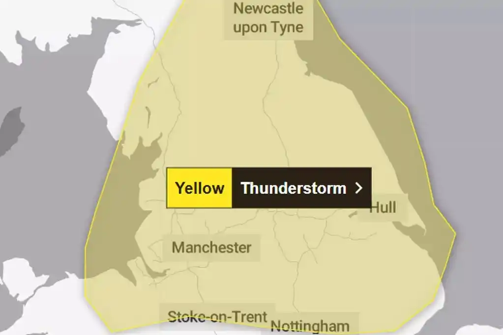 Image from Manchester Evening News: *BREAKING: Met Office issues 13-hour thunderstorm warning* https://crn...