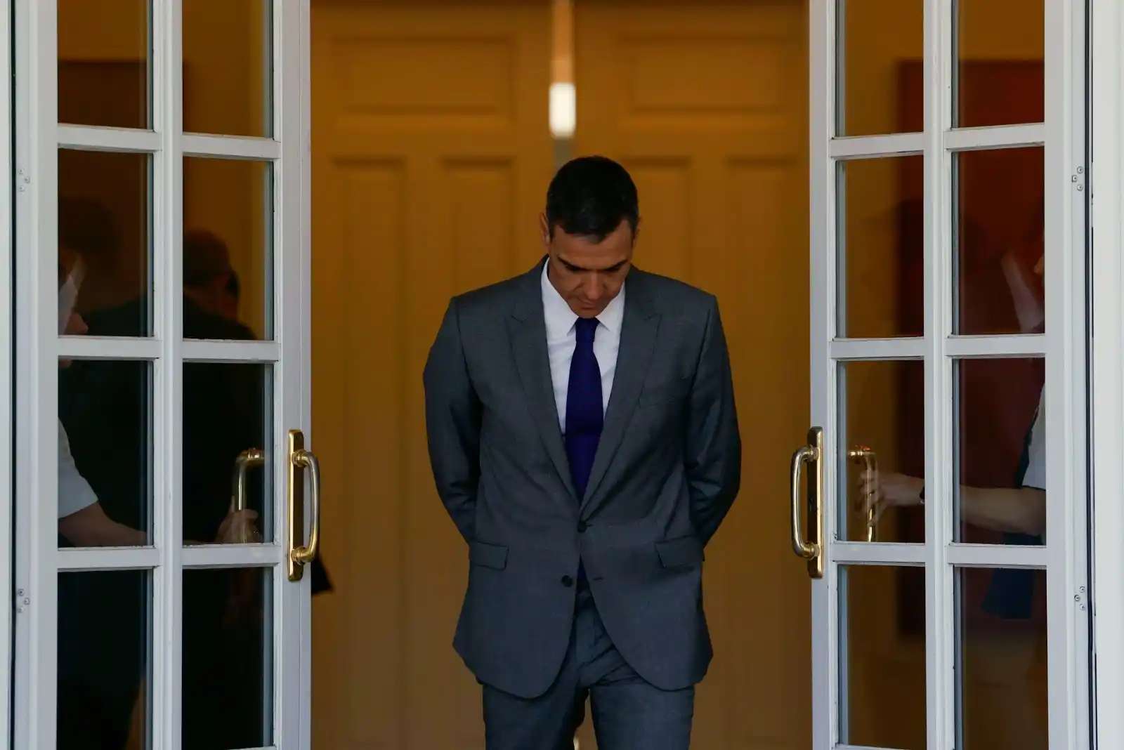 Image from El Confidencial: 👋 ¡Buenos días!  *Sánchez se reúne esta semana con los socios de inve...