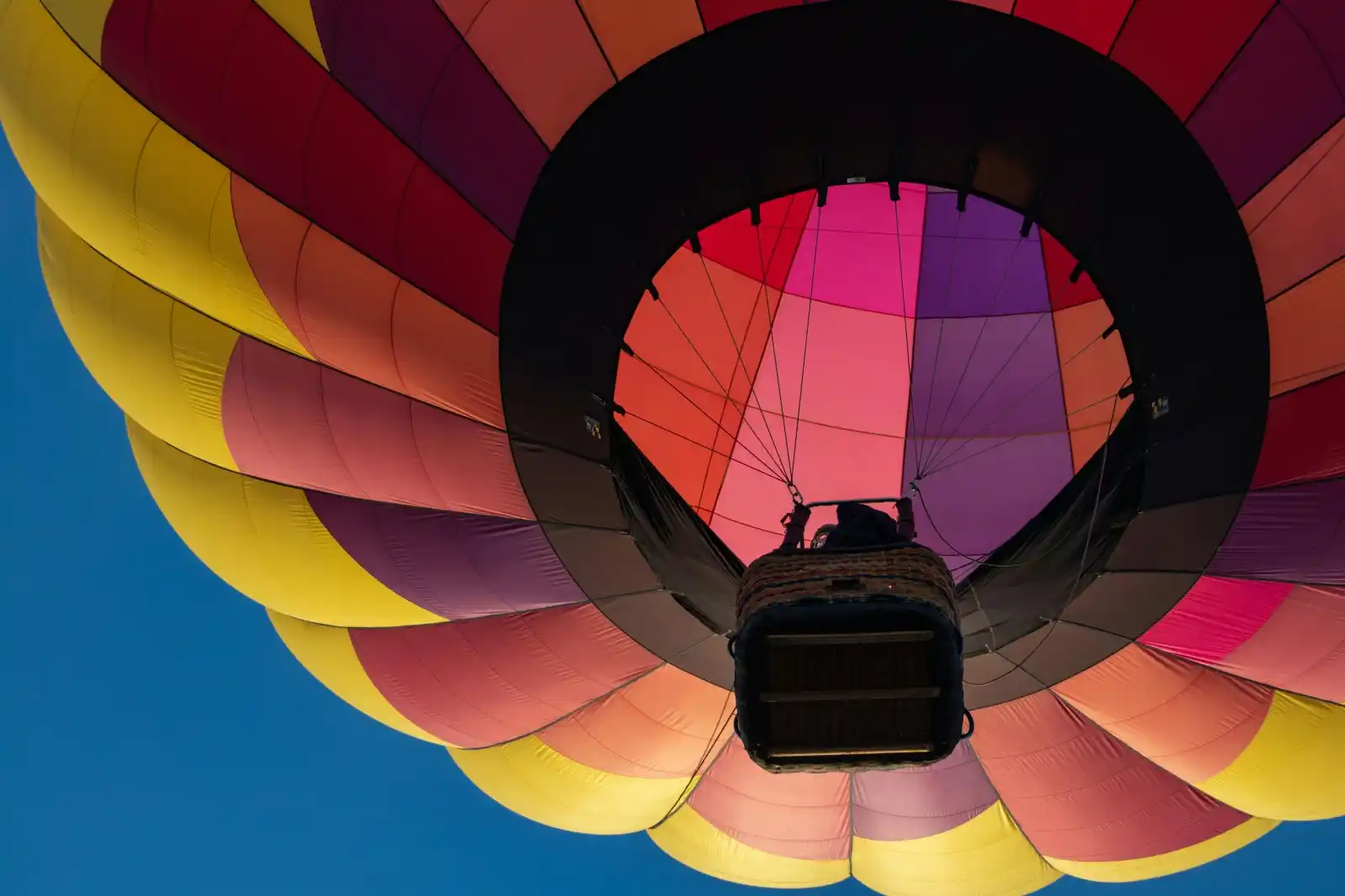 Image from Publinews GT: Captan el terrible momento en que globo aerostático se desploma y deja...