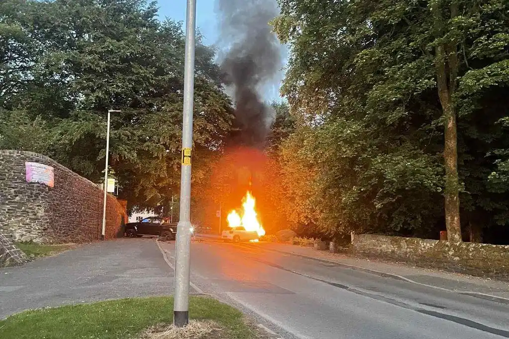 Image from Manchester Evening News: *Car bursts into flames after crash*   Full story: https://crnch.it/3z...