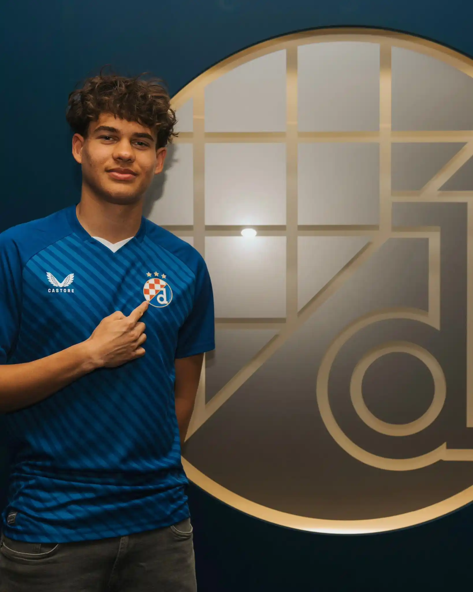 Image from GNK Dinamo: Dinamov daroviti ljevokrilni napadač, 17-godišnji Patrik Horvat, potpi...