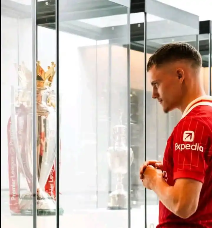 Image from PREMIER LEAGUE LIVE MATCHES & NEWS⚽: Eyes on the trophy. 🤩👀 > Danny🏴☠️...