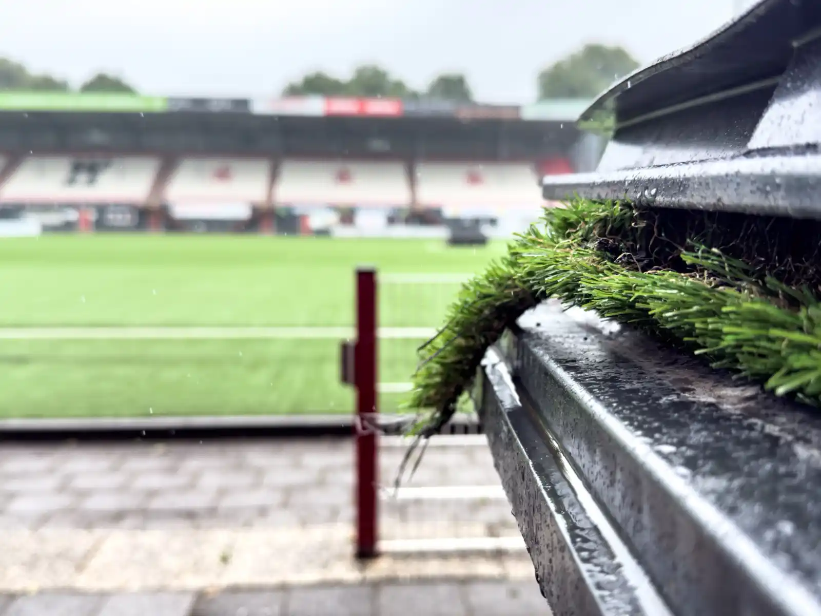 Image from RTV Drenthe: FC Emmen neemt afscheid van het kunstgras. "We krijgen een veld dat vo...