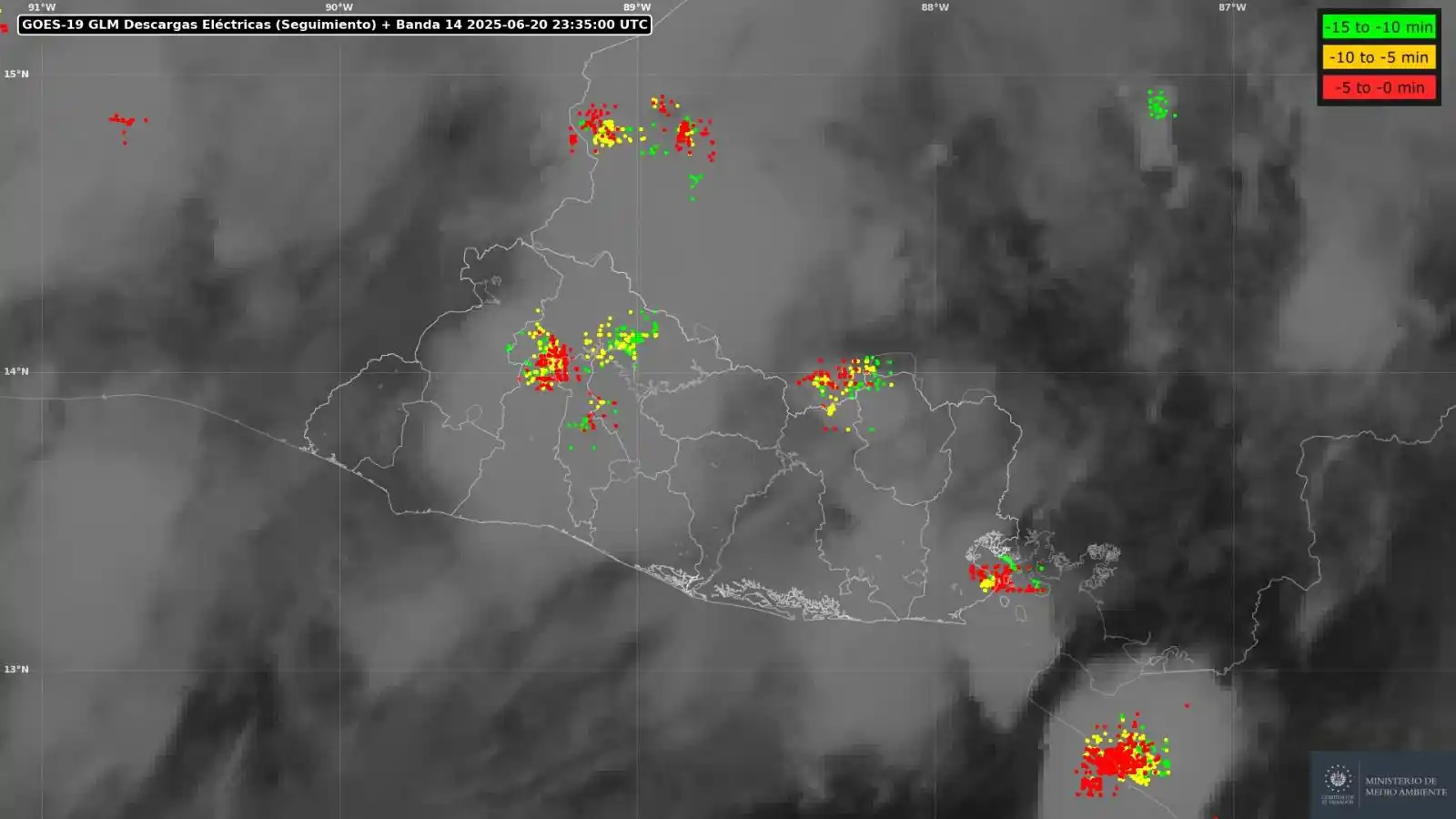 Image from Ministerio de Medio Ambiente El Salvador: Imagen de satélite muestra cielo nublado en todo el territorio con llu...