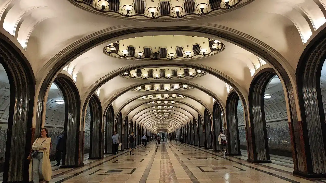 Image from Vamos a Rusia🇷🇺 🏃🏻‍♂️: 🚇Ⓜ️ *Mayakovskaya: la estación del metro de Moscú que enamoró al mund...