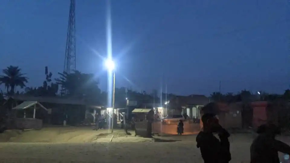 Image from LIFE INFO: Nord-Kivu : le groupe armé UPLC installe des lampadaires à Kalunguta ...