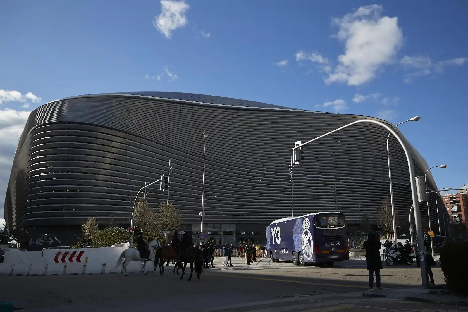 Image from Bernabéu Digital: 🧐 Se acerca una salida en el Real Madrid: su agente, cazado en el Ber...