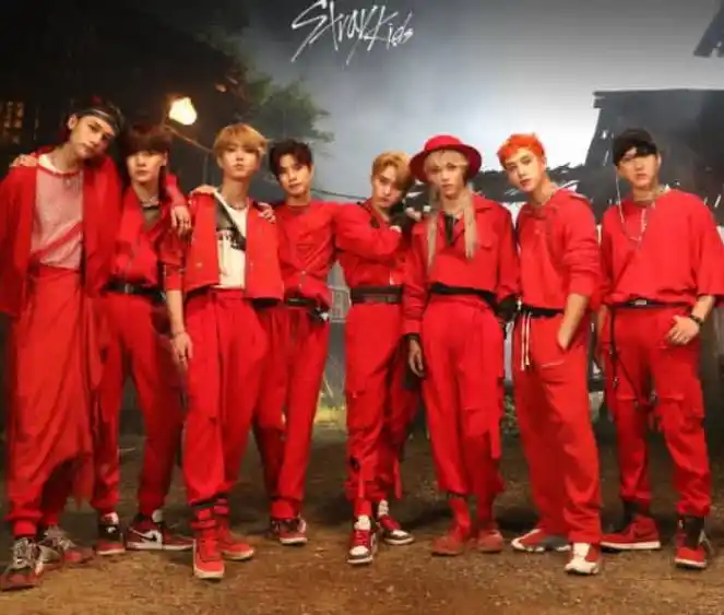 Image from 𝗞𝗣𝗢𝗣 & 𝗜𝗡𝗙𝗢𝗥𝗠𝗔𝗧𝗜𝗢𝗡 𝗩𝗜𝗞: 'Thunderous' Jadi Lagu Ketiga Stray Kids yang Mencapai 300 Juta Stream...