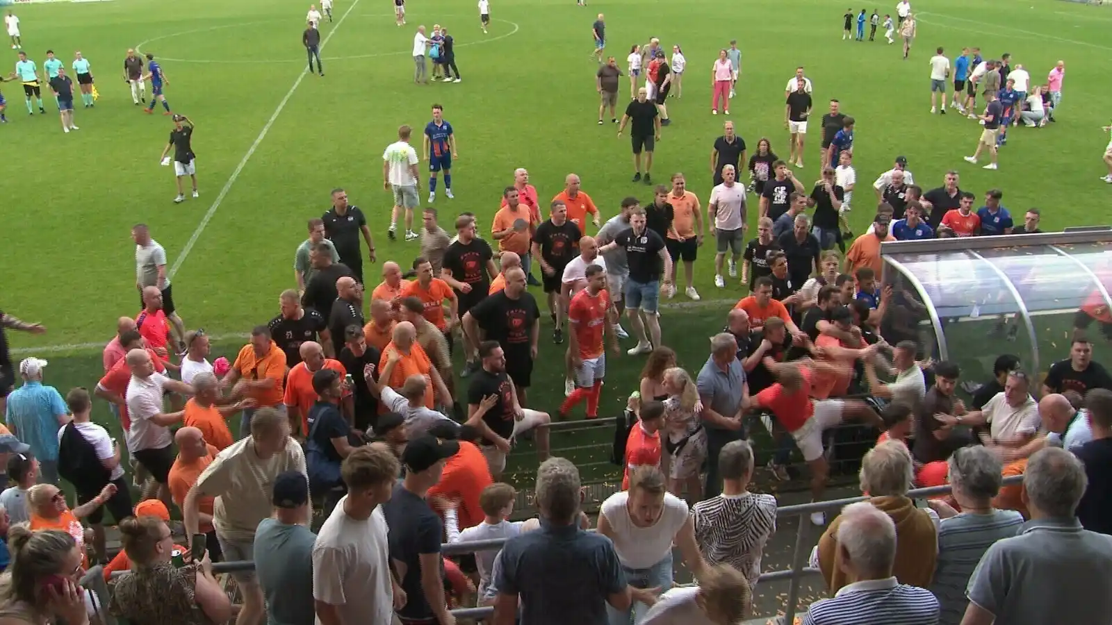 Image from RTV Drenthe: Twee spelers van het eerste elftal van WKE'16 uit Emmen zijn door de c...