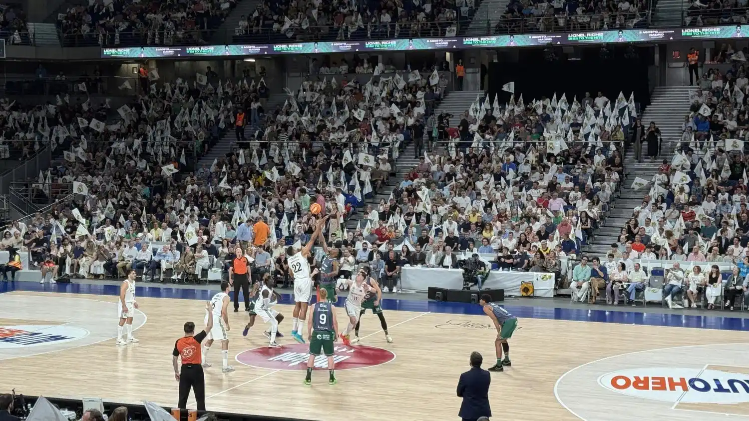 Image from Bernabéu Digital: 🚨 Unicaja 86-84 Real Madrid: Ibón sigue llorando y fuerza el cuarto p...