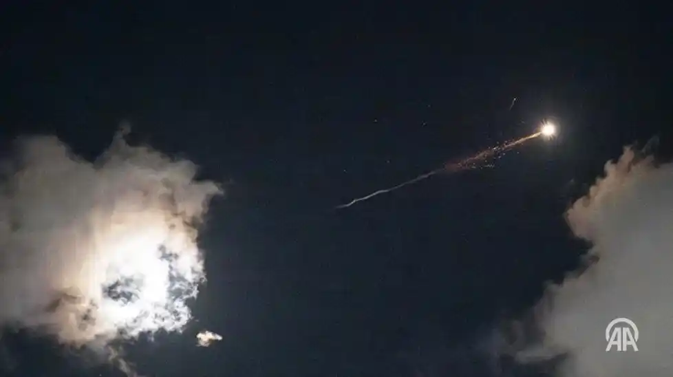 Image from Anadolu English: ❓ What happened overnight in the Israel-Iran conflict? 🔹 Iranian arm...