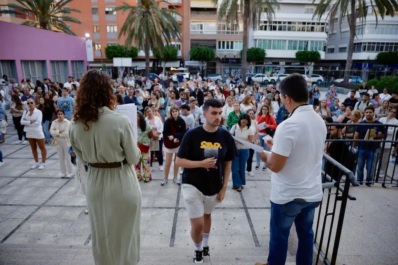 Image from Canarias7: 🔴 *Arrancan las oposiciones de Educación: «Quiero la estabilidad que ...