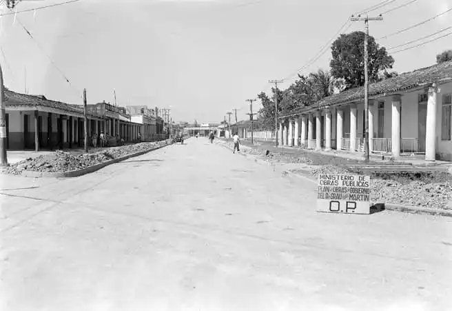 Image from El Viejo Pinar y más 📜: ‼️ *CALZADA DE LA COLOMA*
📸 Foto tomada en el año 1948 desde la C...