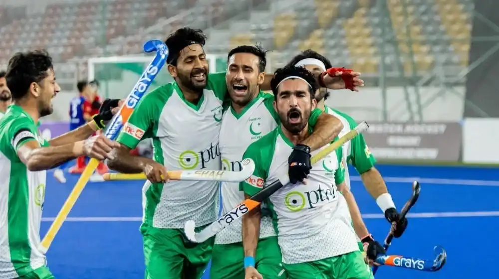 Image from PM Youth Programme: "چیئرمین پرائم منسٹرز یوتھ پروگرام رانا مشہود احمد خاں کا ہاکی 🏑 ٹیم ...