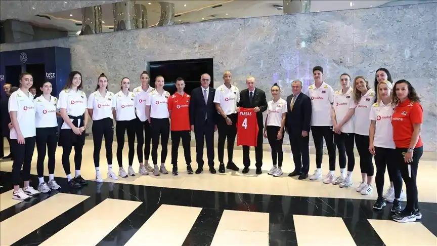 Image from AA Spor: Cumhurbaşkanı Erdoğan, A Milli Kadın Voleybol Takımı'nı kabul etti htt...