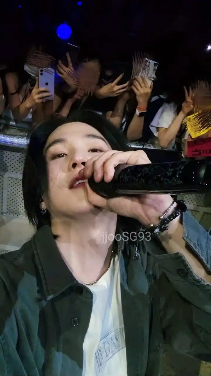 Image from ✨⃝Ᏼᴀɴɢᴛᴀɴ Ꮇᴀɢɪᴄ Νᴇᴡ𝑠𓍯💜🐋⁷: 📄| De acordo com a K-media, SUGA foi dispensado do exército hoje. SUG...