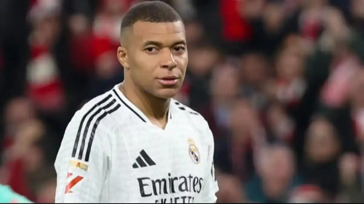 Image from Los Periodistas: El jugador del Real Madrid Kylian Mbappé se encuentra hospitalizado en...