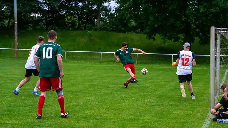 Image from Stadtspiegel Gardelegen : Fußball spielen, gemeinsam lachen – und dabei Leben retten helfen: Heu...