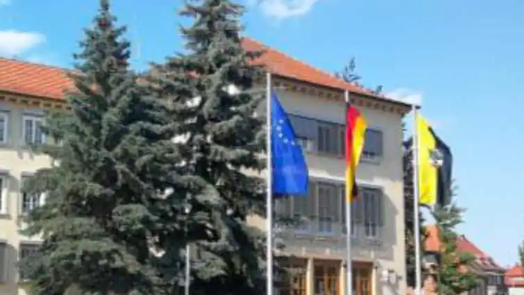 Image from Stadtspiegel Gardelegen : Künftig werden an allen Dienstgebäuden, Liegenschaften sowie den 17 Sc...