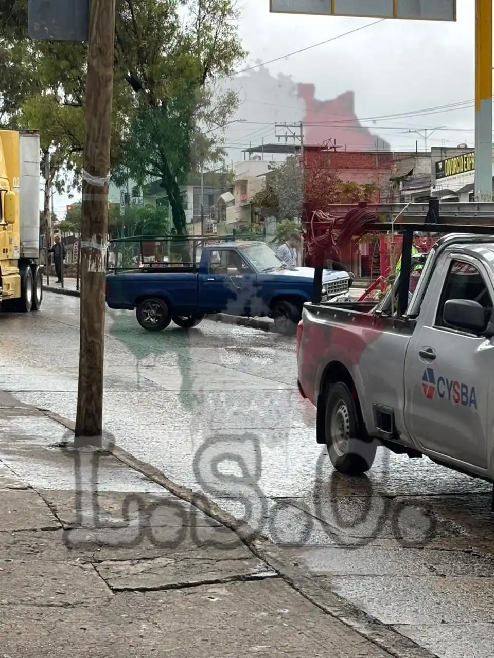 Image from L.S.C 🇲🇽💀: LSC 💀🇲🇽  Choca camionera se mete a ciclovía en bulevard san Juan Bo...