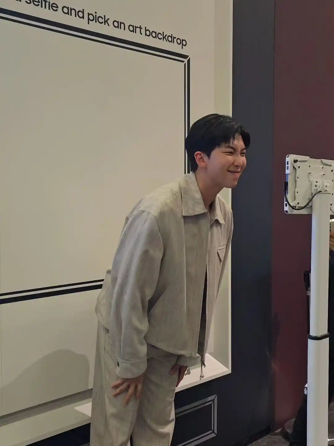 Image from ✨⃝Ᏼᴀɴɢᴛᴀɴ Ꮇᴀɢɪᴄ Νᴇᴡ𝑠𓍯💜🐋⁷: 📸 NAMJOON NO INSTAGRAM. 💜 "Eu, arte e #.SamsungArtTV @.samsungtv” ...