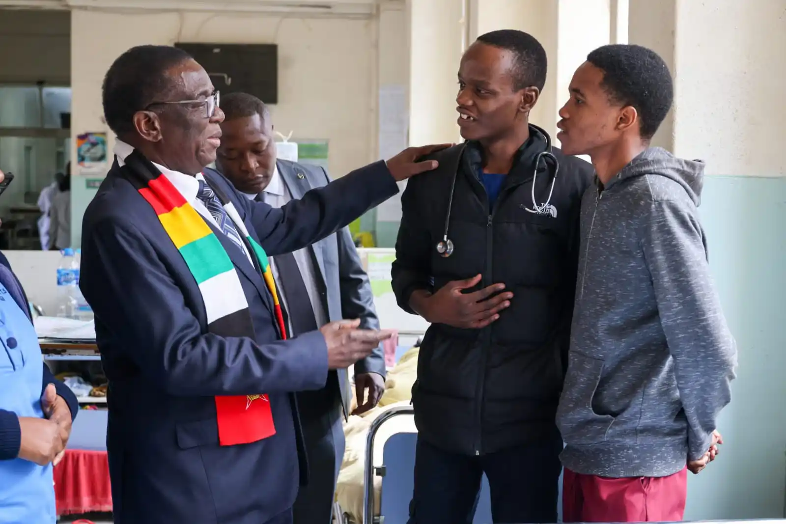 Image from 3-mob.com: President Emmerson Mnangagwa paid a surprise visit to Parirenyatwa and...