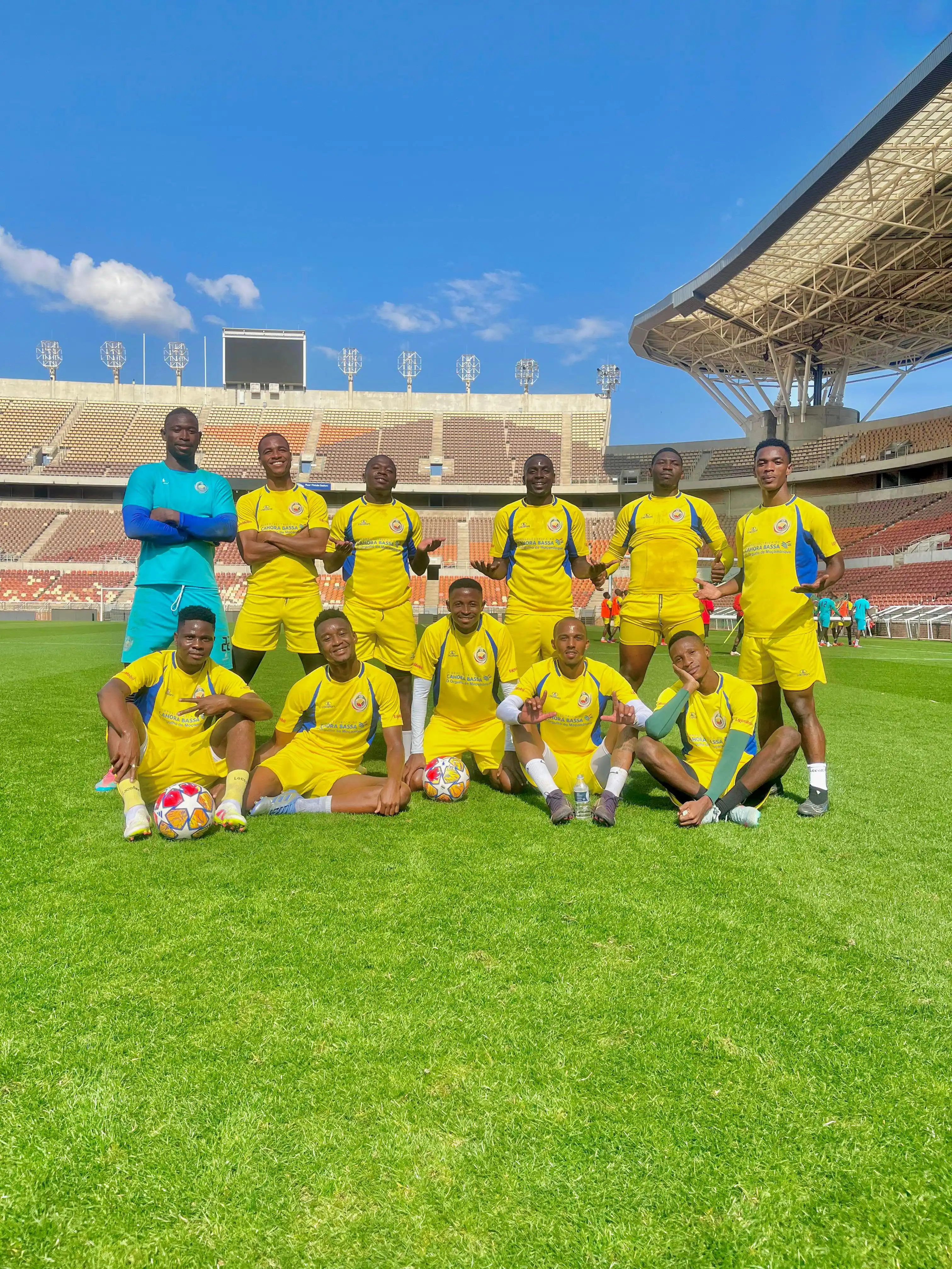 Image from FEDERAÇÃO MOÇAMBICANA DE FUTEBOL (Oficial) : TUDO PRONTO   África do Sul 🇿🇦 🆚 🇲🇿Moçambique  🗓 10 de Junho 🏟️...